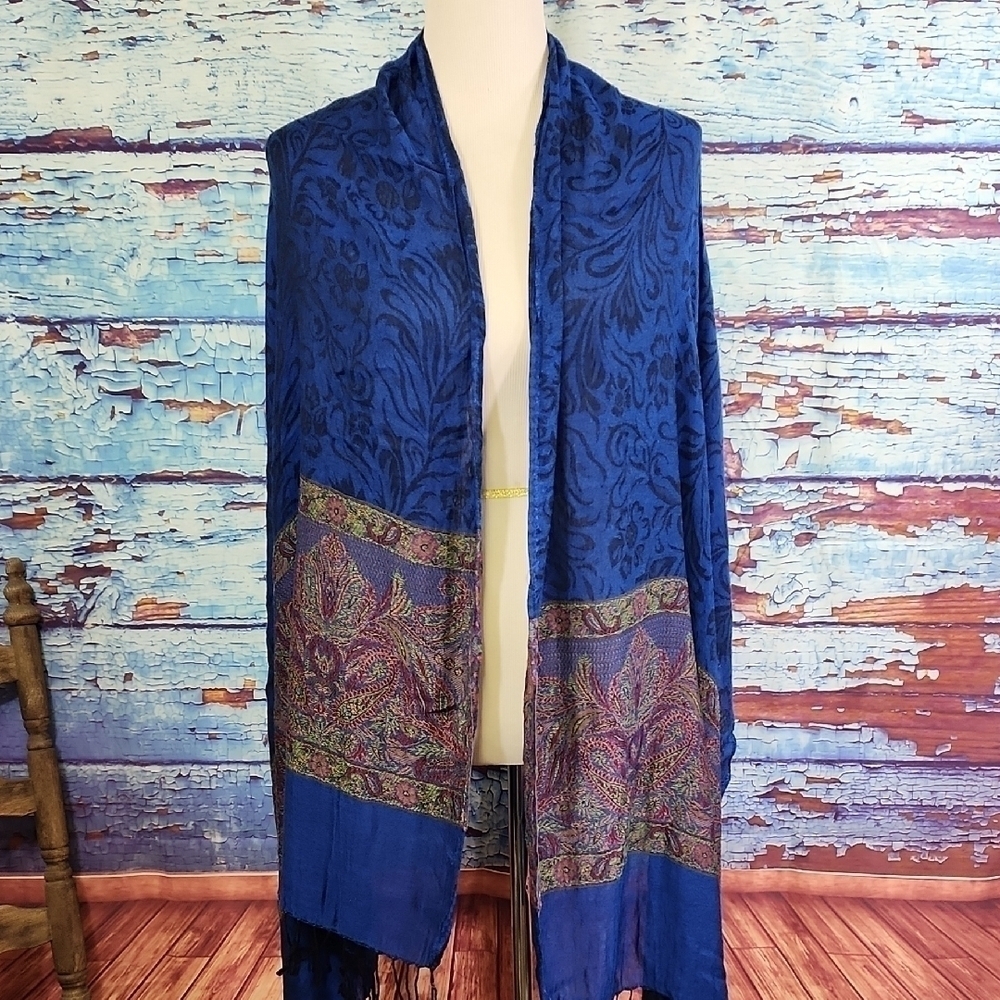 Elegant Blue Paisley Women's Scarf